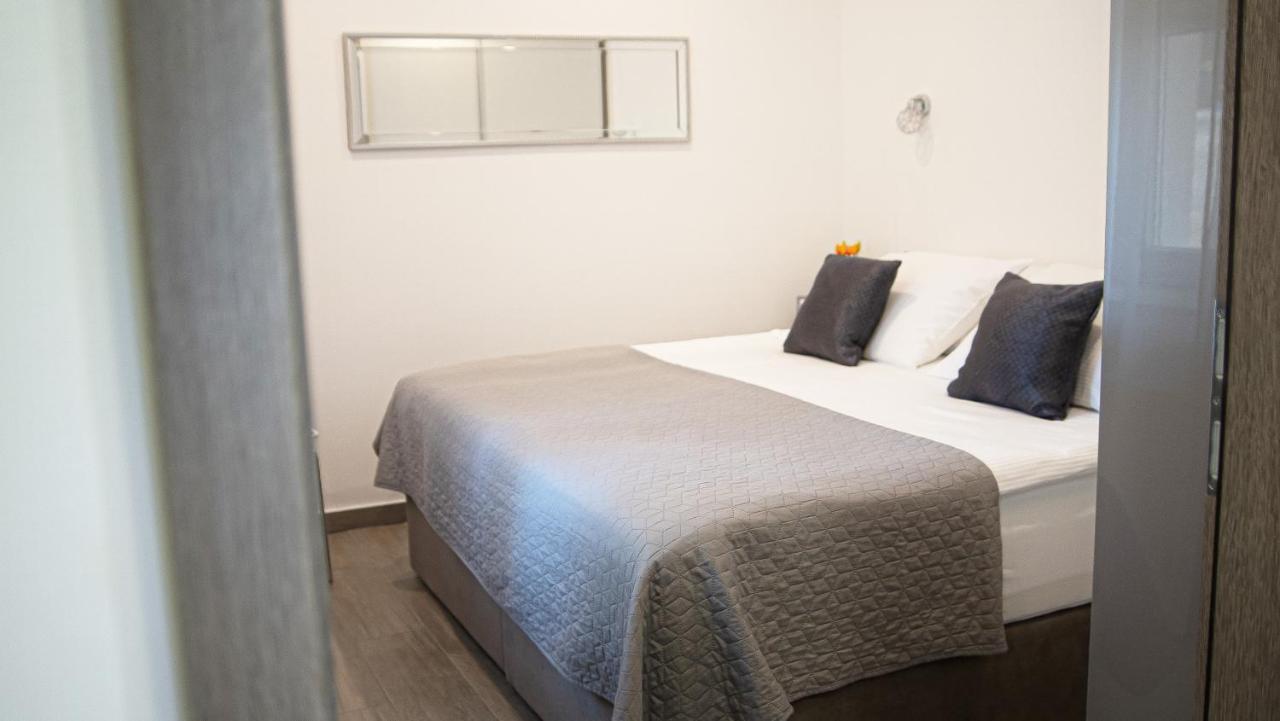 Apartment Stela - Private Terrace & Parking Zadar Exteriör bild