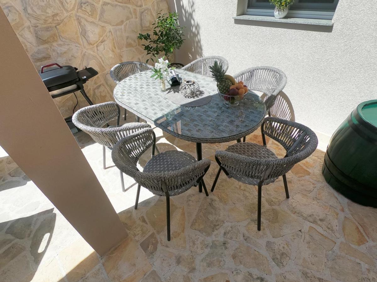 Apartment Stela - Private Terrace & Parking Zadar Exteriör bild