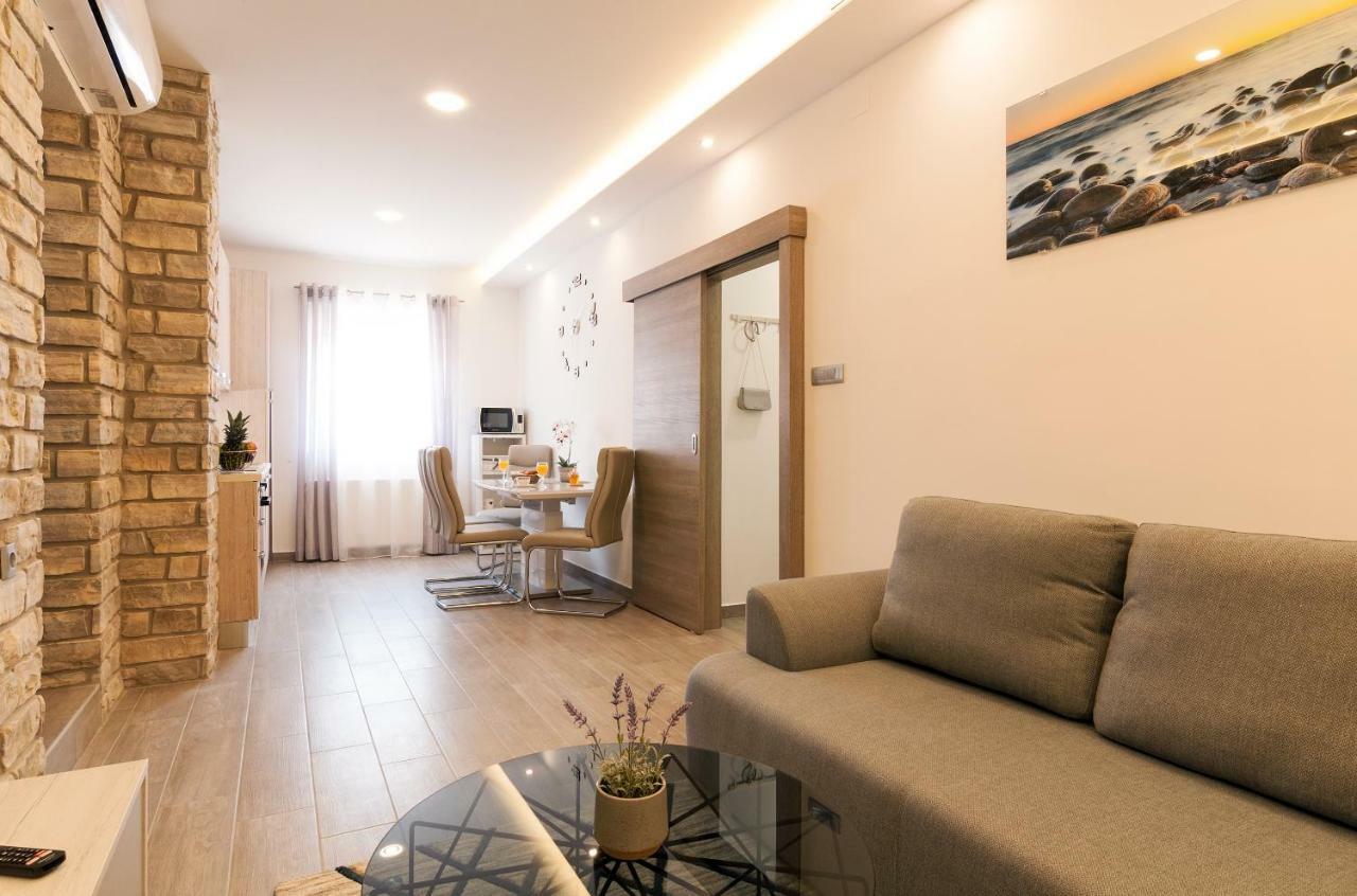 Apartment Stela - Private Terrace & Parking Zadar Exteriör bild